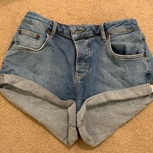One tea spoon shorts